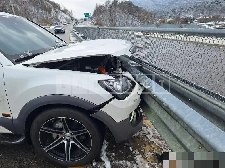 Photo 2 of 6: 2016 Kia Mojave 4WD — Korean insurance auction