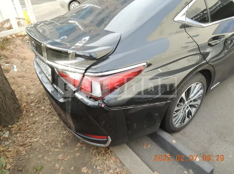 Photo 2 of 11: 2019 Lexus ES300h, VIN JTHB21B15K2011502 — Korean insurance auction