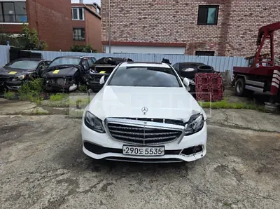 Photo 1 of 11: 2017 Mercedes-Benz E220d — Korean insurance auction