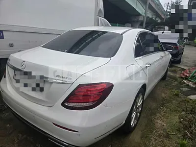Photo 1 of 19: 2019 Mercedes-Benz E220 d 4Matic — Korean insurance auction