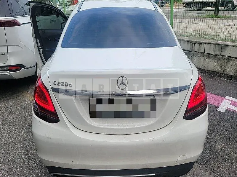 Photo 2 of 21: 2019 Mercedes-Benz C220 d — Korean insurance auction