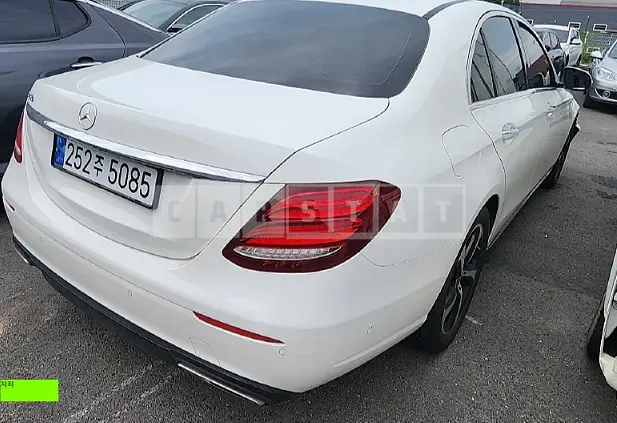 Photo 2 of 14: 2020 Mercedes-Benz E250, VIN WDDZF4FB8LA709012 — Korean insurance auction