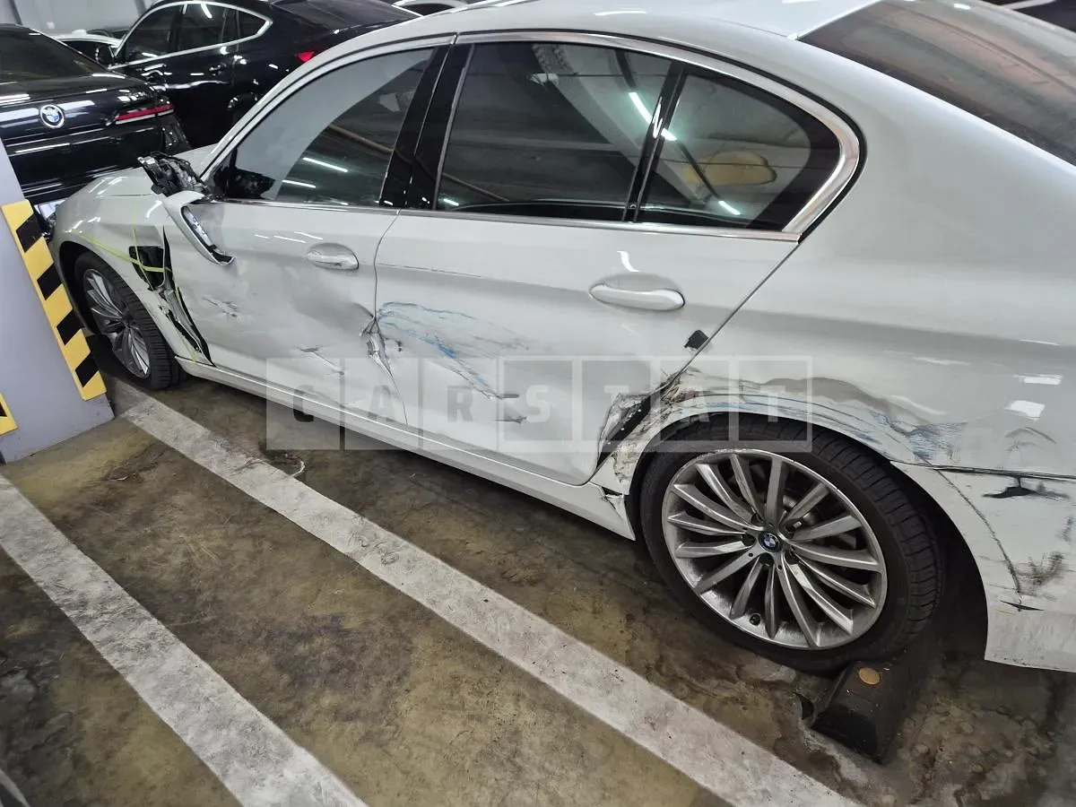 Photo 2 of 6: 2023 BMW 530e — Korean insurance auction