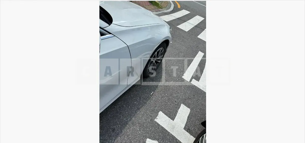 Photo 2 of 16: 2019 BMW 320d — Korean insurance auction