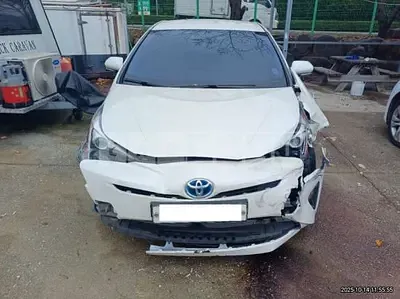 Photo 1 of 9: 2016 Toyota Prius — Korean insurance auction