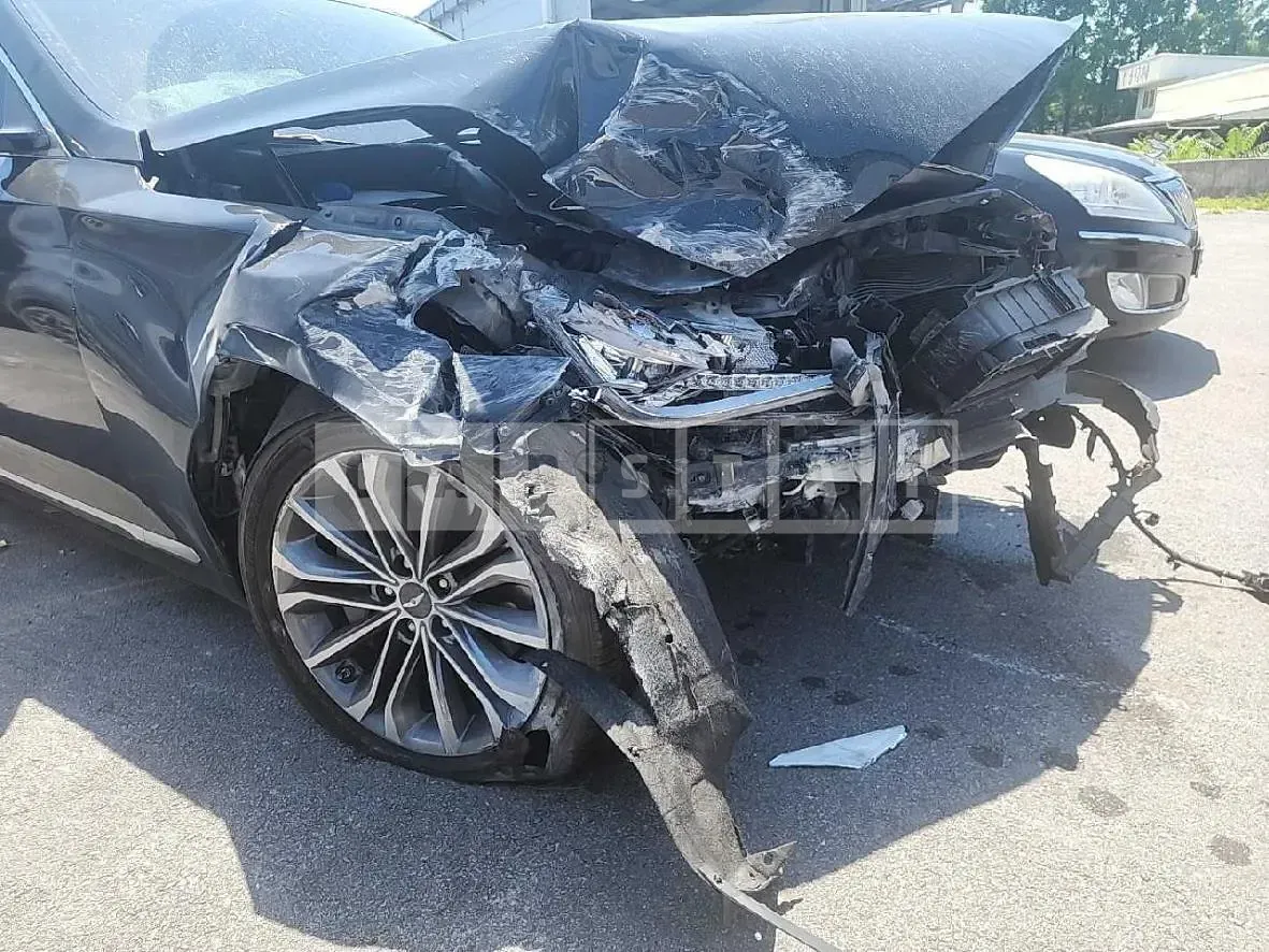 Photo 2 of 8: 2015 Genesis Dh — Korean insurance auction