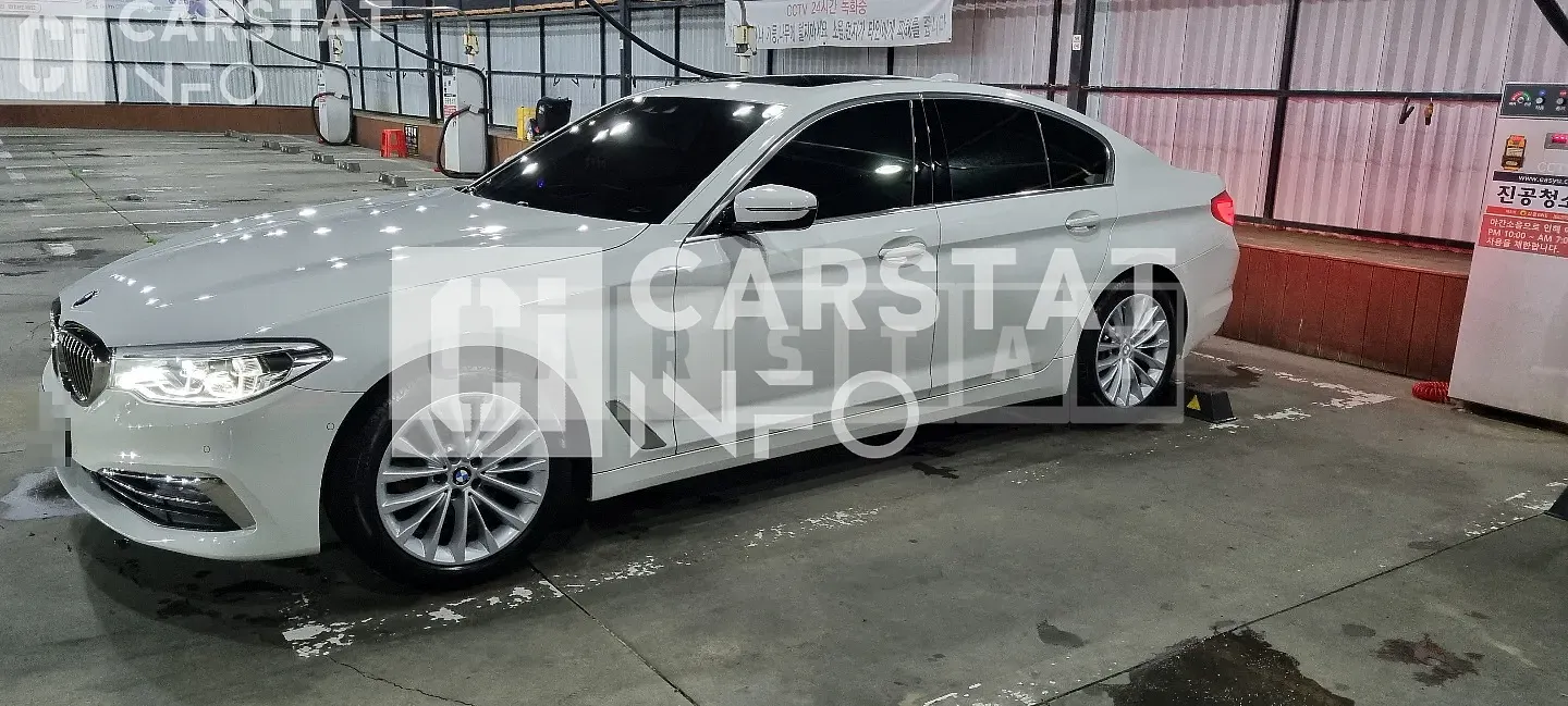 Photo 2 of 12: 2019 BMW 520d xDrive Luxury, VIN WBAJF5107KWW51458 — Korean insurance auction