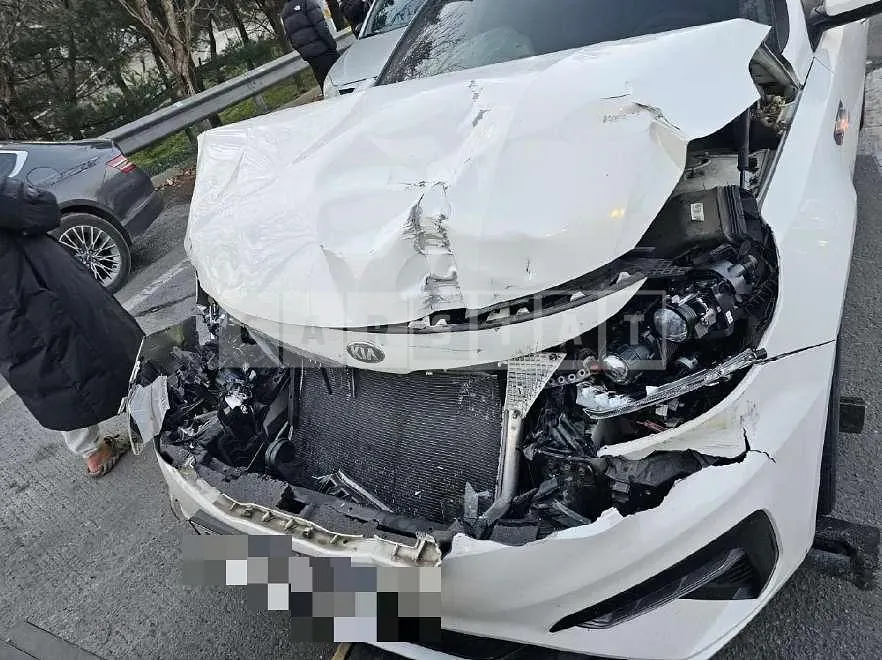 Photo 2 of 13: 2019 Kia K5 — Korean insurance auction