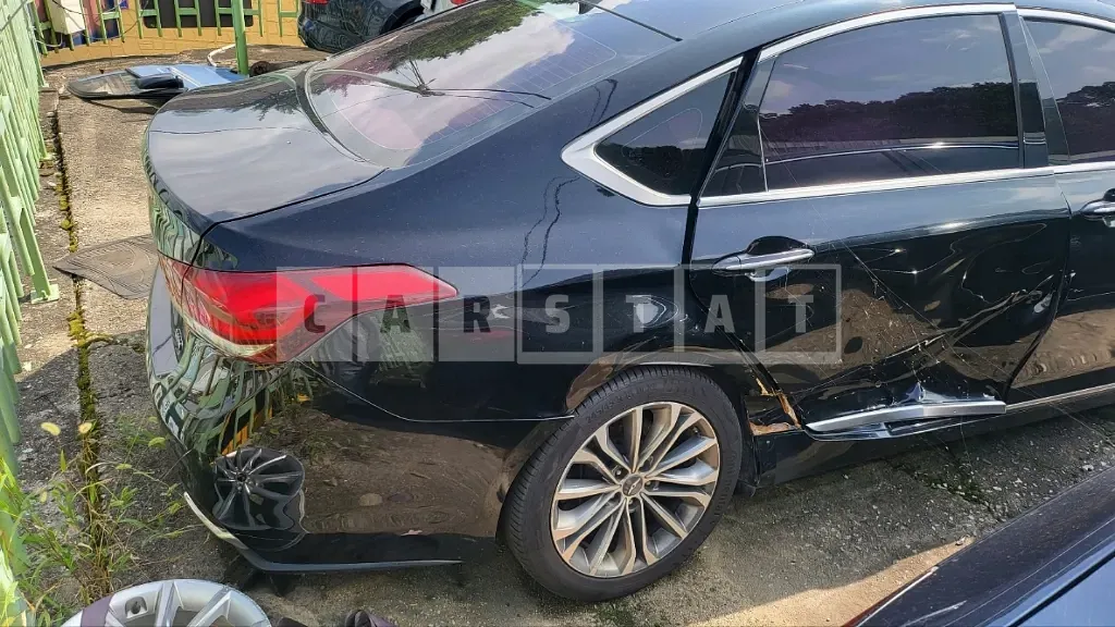 Photo 2 of 8: 2015 Genesis 3.3 — Korean insurance auction