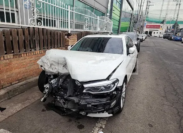 Photo 2 of 17: 2018 BMW 520d, VIN WBAJC3108JDB28816 — Korean insurance auction