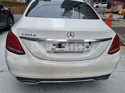 Photo 1 of 12: 2016 Mercedes-Benz C 220d, VIN WDDWF0EBXGR166671 — Korean insurance auction