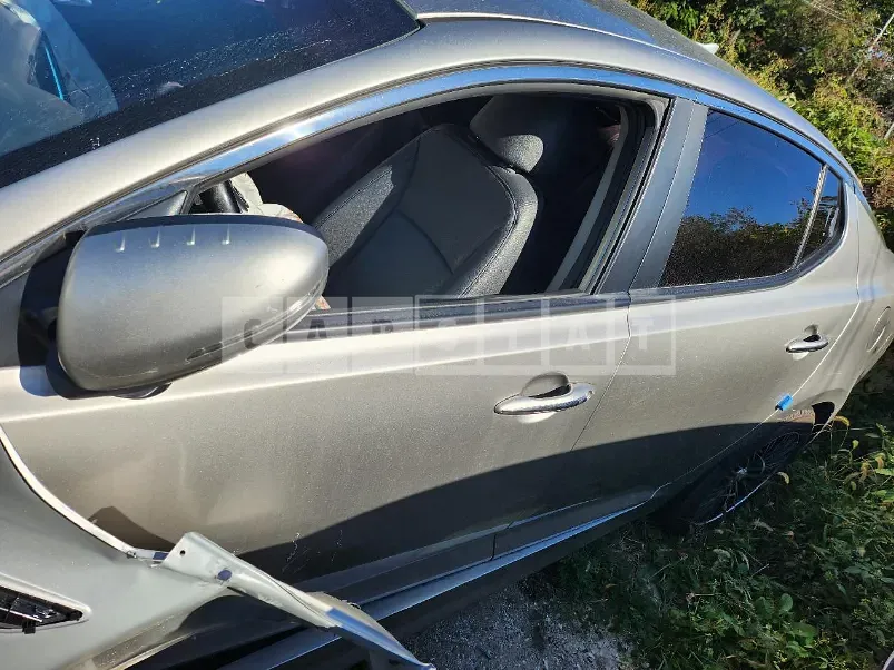 Photo 2 of 8: 2015 Kia K5, VIN KNAGN418BFA566359 — Korean insurance auction