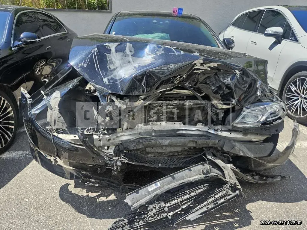 Photo 2 of 12: 2018 Mercedes-Benz E300 — Korean insurance auction