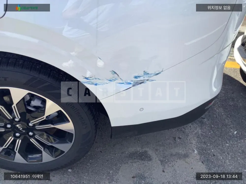 Photo 2 of 6: 2023 Kia Carnival — Korean insurance auction