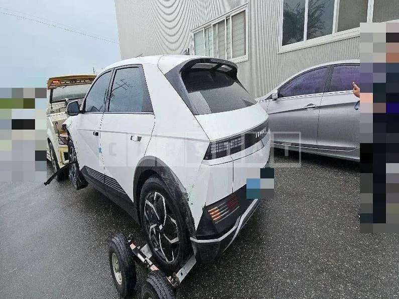 Photo 2 of 47: 2022 Hyundai IONIQ 5 AWD, VIN KMHKN81FPPU130452 — Korean insurance auction