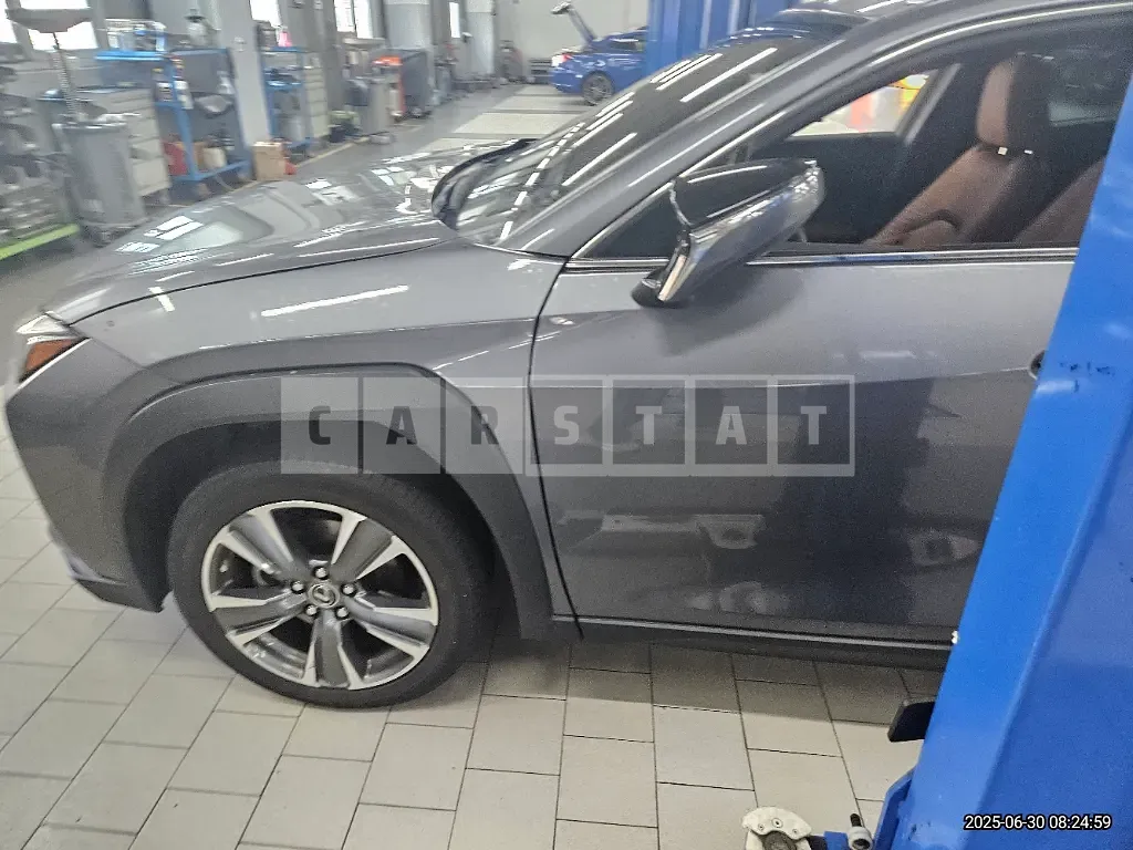 Photo 2 of 37: 2022 Lexus UX300e — Korean insurance auction