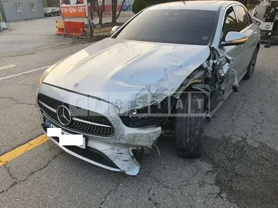 Photo 1 of 13: 2022 Mercedes-Benz E220d 4Matic — Korean insurance auction