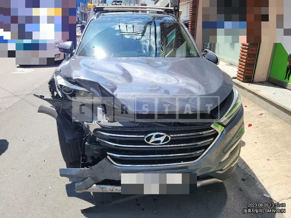 Photo 2 of 38: 2017 Hyundai Tucson TL 1.7, VIN KMHJ3815GHU393886 — Korean insurance auction