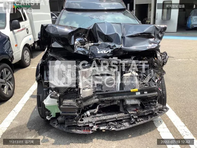 Photo 2 of 12: 2021 Kia Carnival High Limousine, VIN KNANE81BBNS144816 — Korean insurance auction