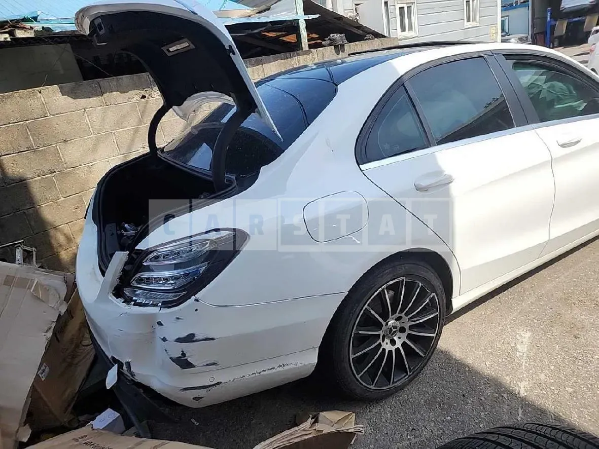 Photo 2 of 29: 2017 Mercedes-Benz C200 d — Korean insurance auction