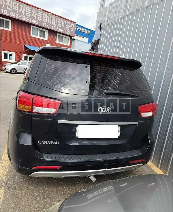Photo 2 of 12: 2016 Kia Carnival — Korean insurance auction