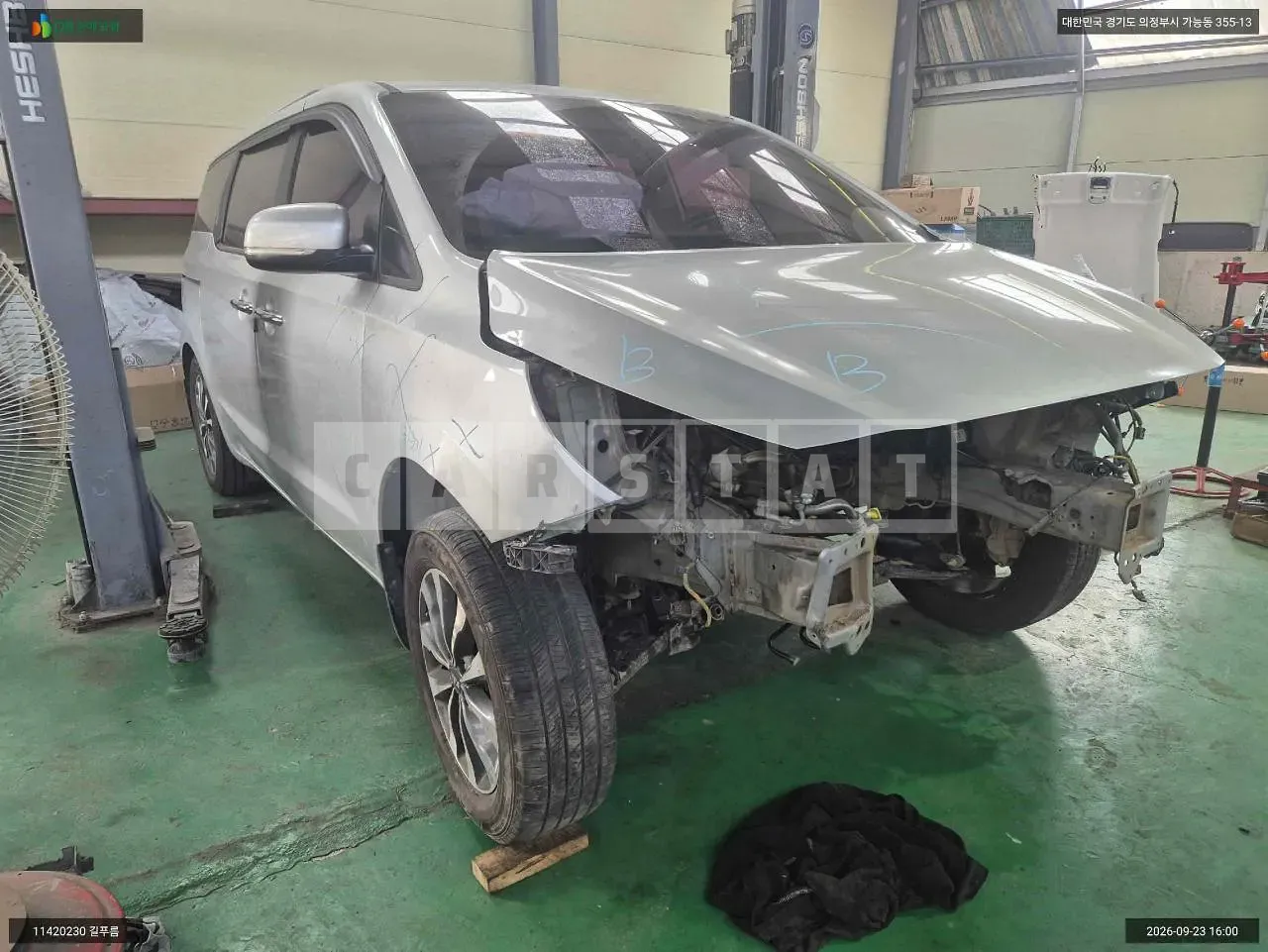 Photo 2 of 11: 2015 Kia Carnival, VIN KNAMC81ABFS069179 — Korean insurance auction