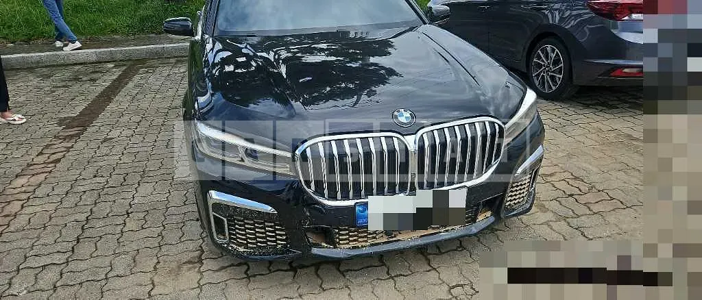 Photo 2 of 3: 2021 BMW 740Li xDrive — Korean insurance auction