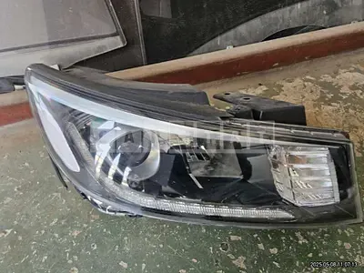 Photo 1 of 8: 2019 Kia (parts) Carnival Light — Korean insurance auction
