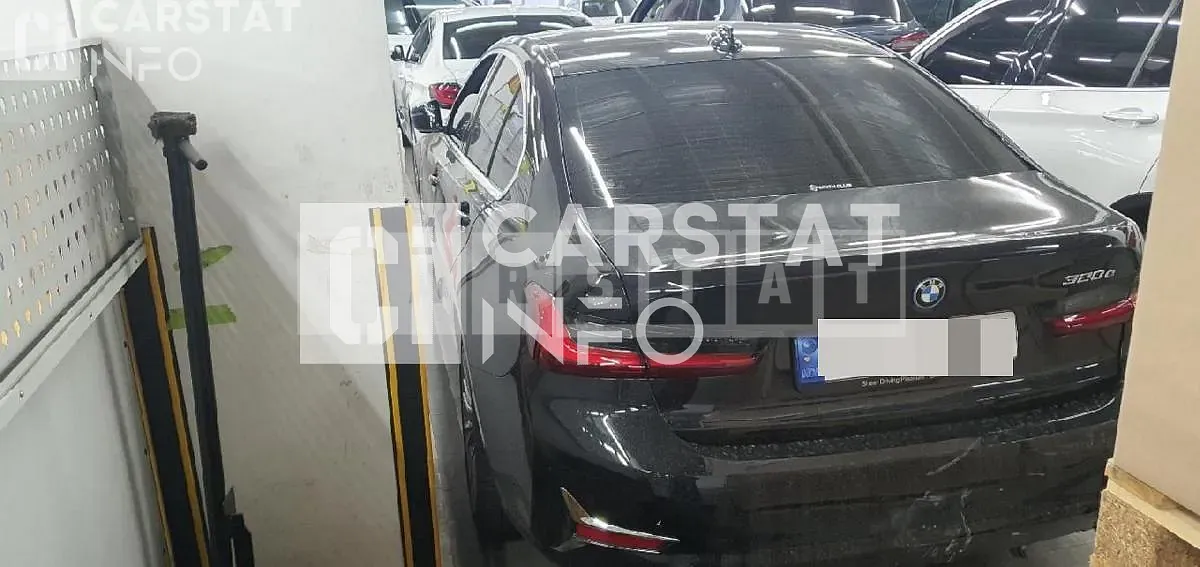 Photo 2 of 11: 2022 BMW 320e — Korean insurance auction