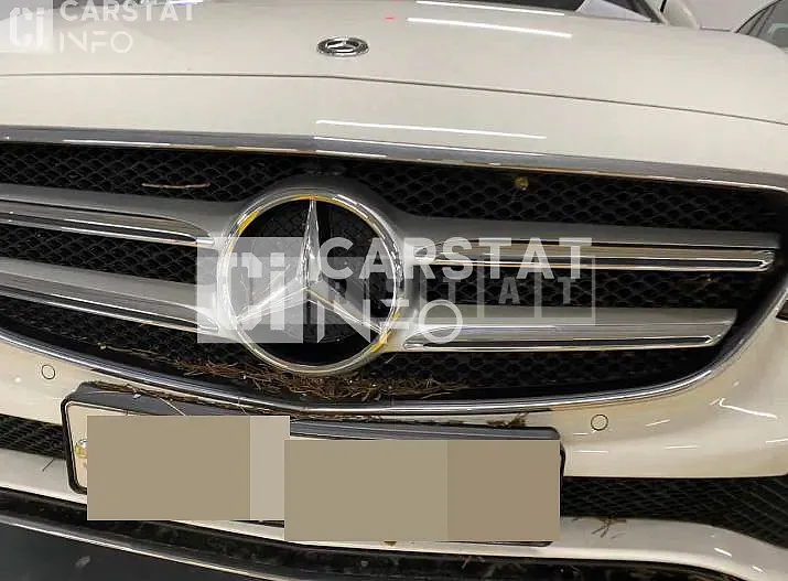 Photo 2 of 15: 2018 Mercedes-Benz E 200, VIN WDDZF4CB2JA412500 — Korean insurance auction