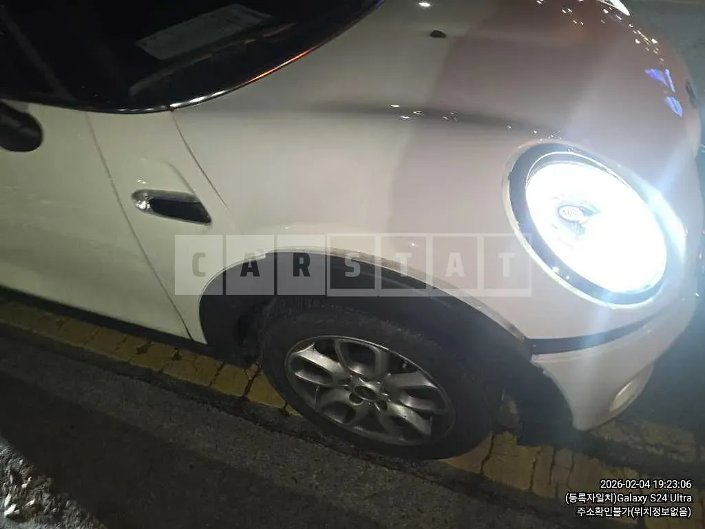 Photo 2 of 10: 2015 MINI Cooper Five-Door — Korean insurance auction