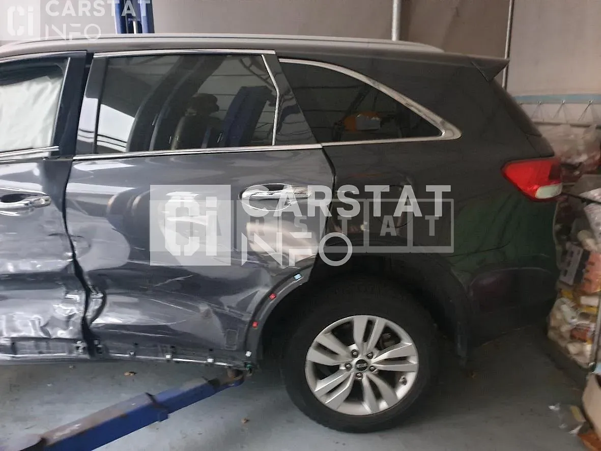 Photo 2 of 6: 2016 Kia Sorento, VIN KNAPS81ABGA212109 — Korean insurance auction
