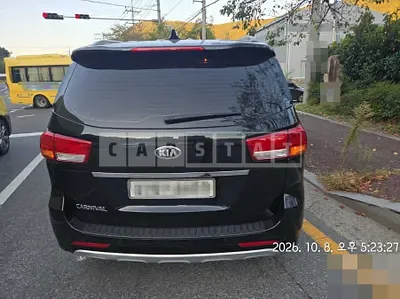 Photo 1 of 8: 2016 Kia Carnivals — Korean insurance auction