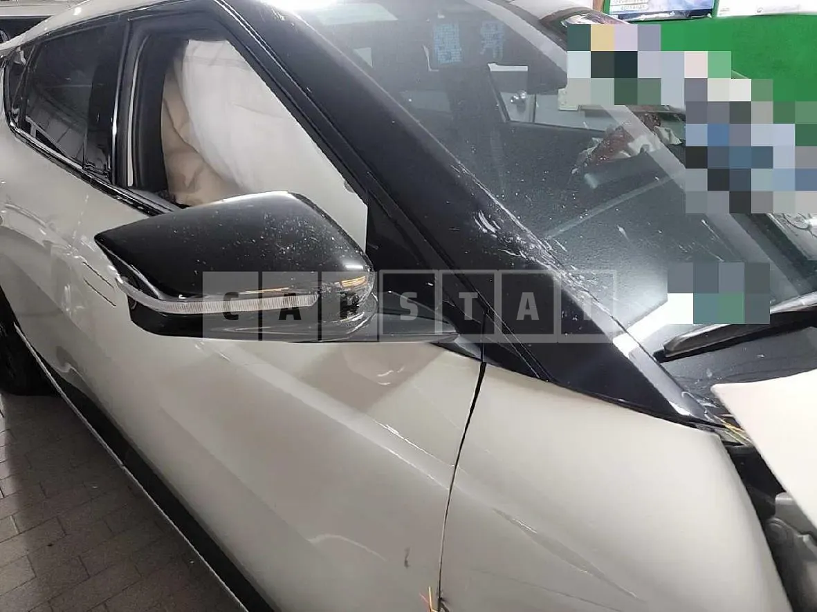 Photo 2 of 33: 2022 Kia EV6 Long Range (4WD), VIN KNAC281CPNA085455 — Korean insurance auction