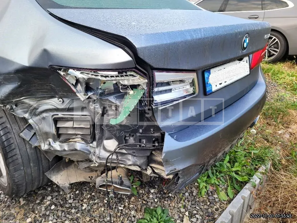 Photo 2 of 8: 2017 BMW 520d, VIN WBAJC3100HG925552 — Korean insurance auction