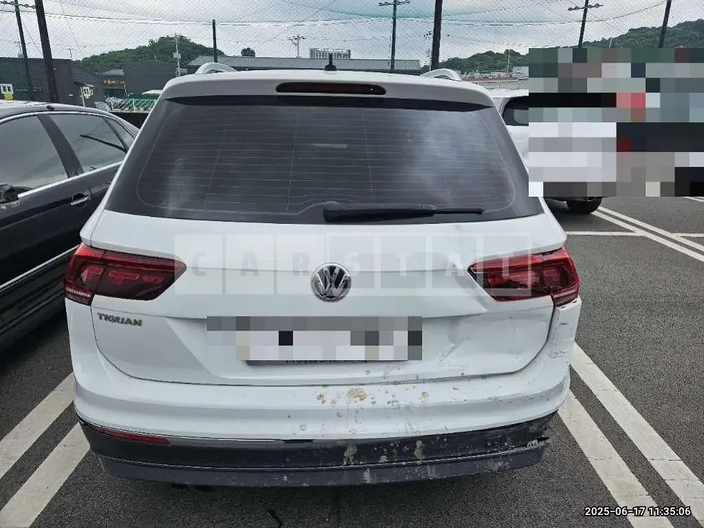 Photo 2 of 23: 2018 Volkswagen Tiguan 2.0 TDI — Korean insurance auction