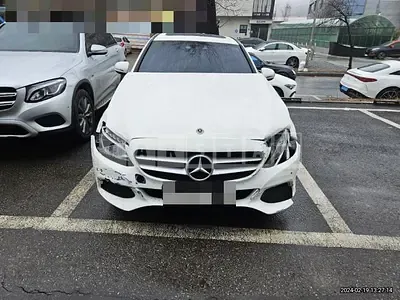 Photo 1 of 10: 2017 Mercedes-Benz C200, VIN WDDWF4CB9JF615972 — Korean insurance auction