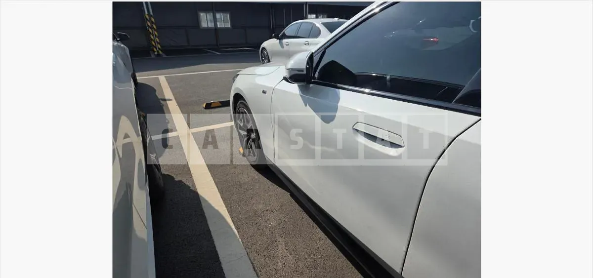 Photo 2 of 45: 2025 BMW 523d — Korean insurance auction