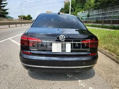 Photo 1 of 12: 2018 Volkswagen Passat 2.0 TSI — Korean insurance auction