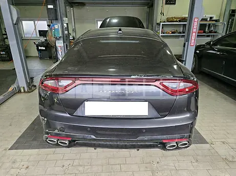 Photo 2 of 10: 2018 Kia Stinger, VIN KNAE351ABJS035708 — Korean insurance auction