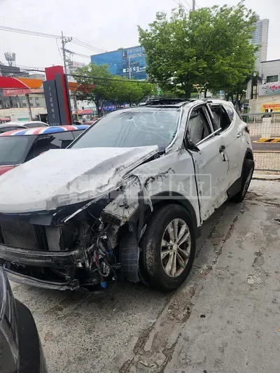 Photo 1 of 5: 2016 Hyundai Santa Fe, VIN KMHSW81UBGU639549 — Korean insurance auction