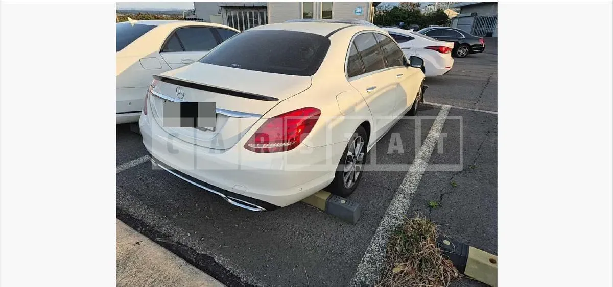 Photo 2 of 8: 2017 Mercedes-Benz C220 d — Korean insurance auction
