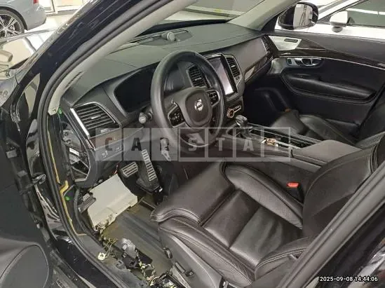 Photo 2 of 18: 2017 Volvo XC90 D5 AWD, VIN YV1LF68BCH1128950 — Korean insurance auction