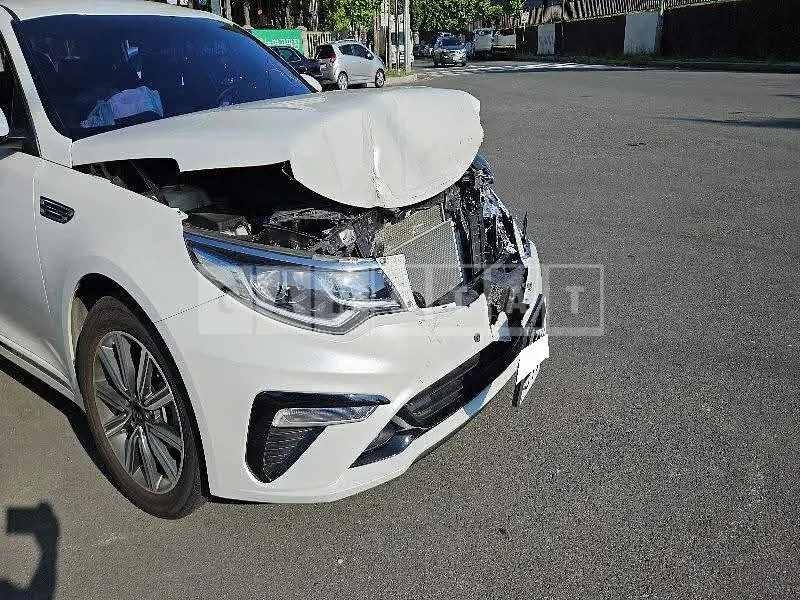 Photo 2 of 11: 2018 Kia K5, VIN KNAGT411BKA307429 — Korean insurance auction