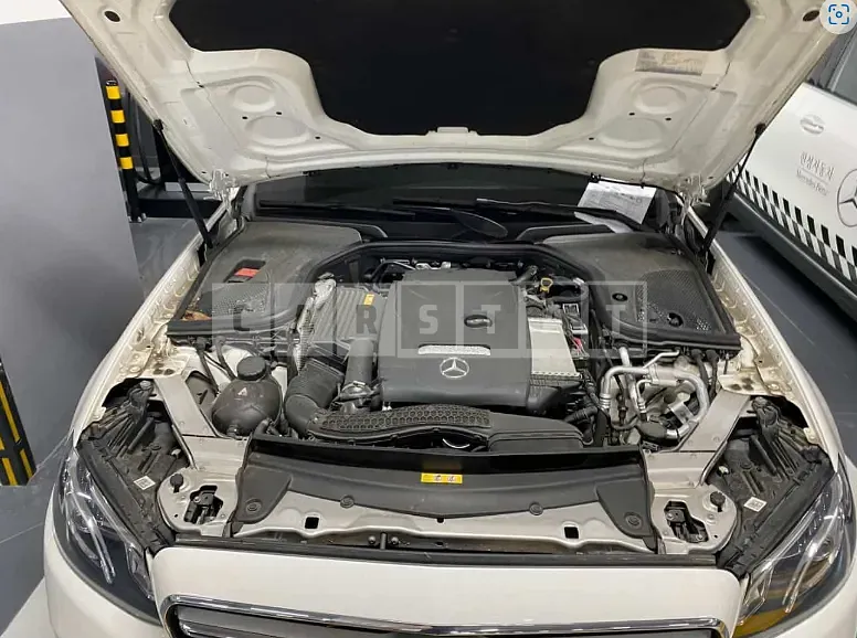 Photo 2 of 15: 2018 Mercedes-Benz E 200, VIN WDDZF4CB2JA412500 — Korean insurance auction