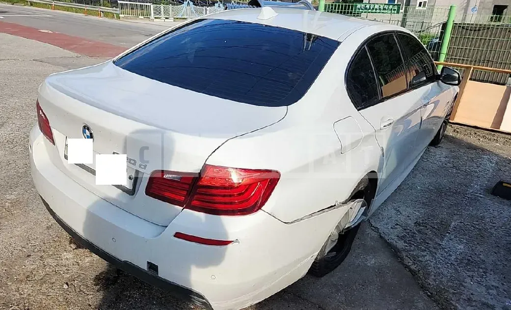 Photo 2 of 11: 2016 BMW 520d, VIN WBA5E5108GG068807 — Korean insurance auction