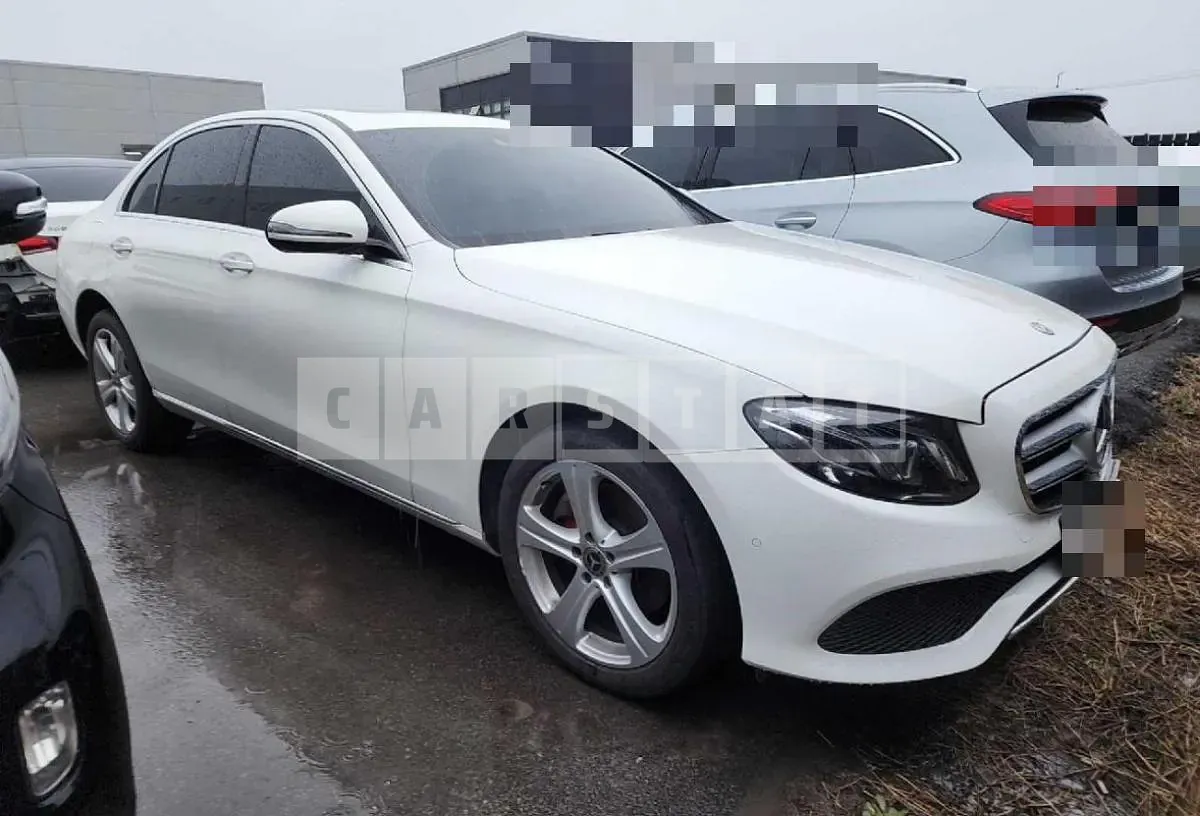Photo 2 of 24: 2018 Mercedes-Benz E220d 4Matic, VIN WDDZF0FBXJA404696 — Korean insurance auction