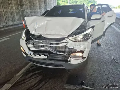 Photo 1 of 5: 2015 Hyundai Santa Fe, VIN KMHSW81UDFU316814 — Korean insurance auction