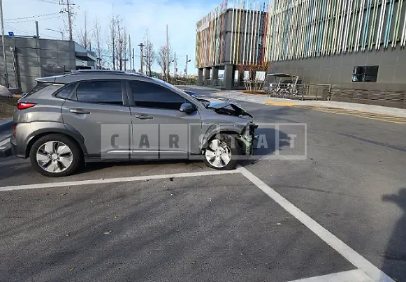 Photo 2 of 21: 2019 Hyundai Kona Electric, VIN KMHK381GFKU026364 — Korean insurance auction