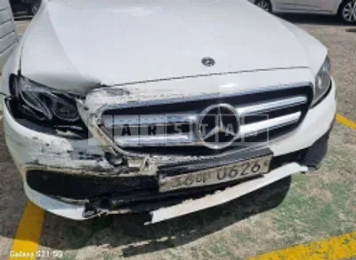 Photo 1 of 49: 2019 Mercedes-Benz E300 4Matic, VIN WDDZF4KB7KA671695 — Korean insurance auction